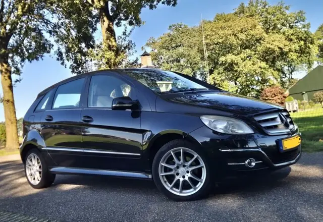 Mercedes B200