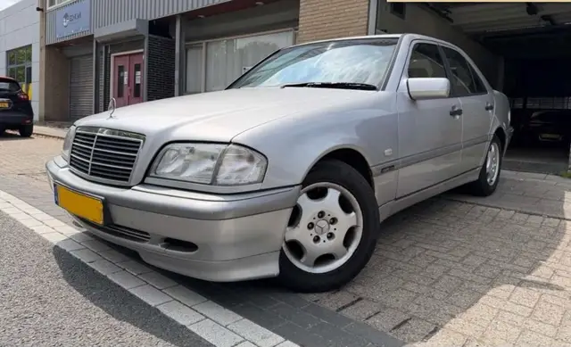 Mercedes C180