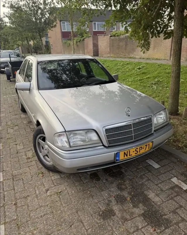 Mercedes C180