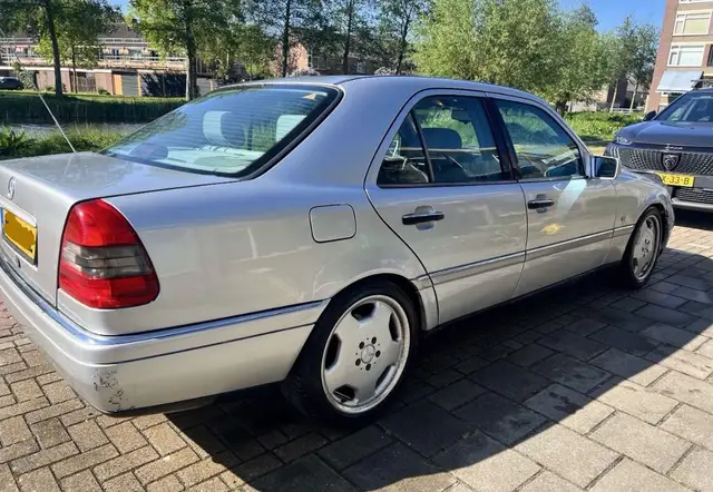 Mercedes C180