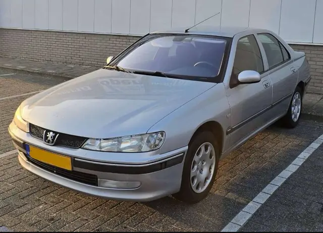 Peugeot 406