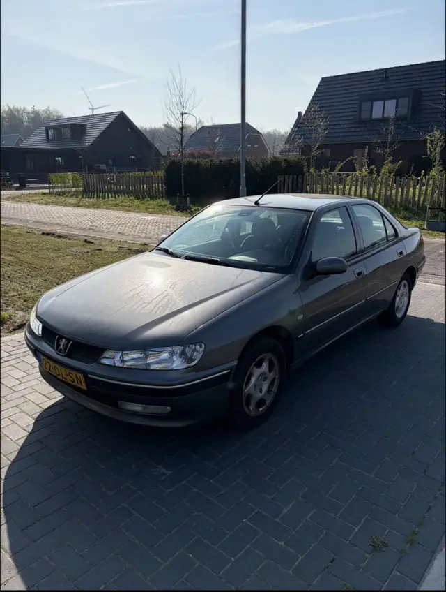 Peugeot 406
